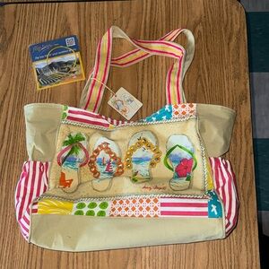 Beach tote, gently used, in great condition & comes w/a NEW lid for your drink